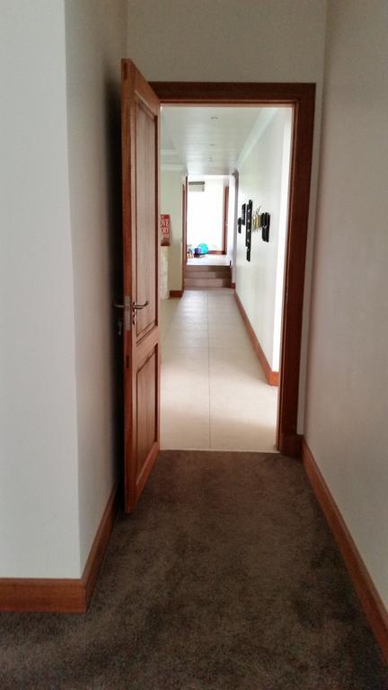 6 On Acacia Bed & Breakfast โจฮันเนสเบิร์ก ภายนอก รูปภาพ