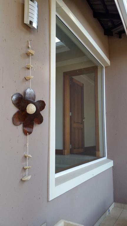 6 On Acacia Bed & Breakfast โจฮันเนสเบิร์ก ภายนอก รูปภาพ