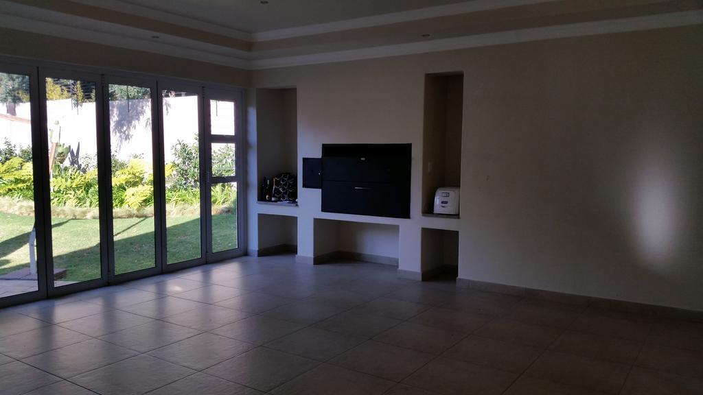 6 On Acacia Bed & Breakfast โจฮันเนสเบิร์ก ภายนอก รูปภาพ