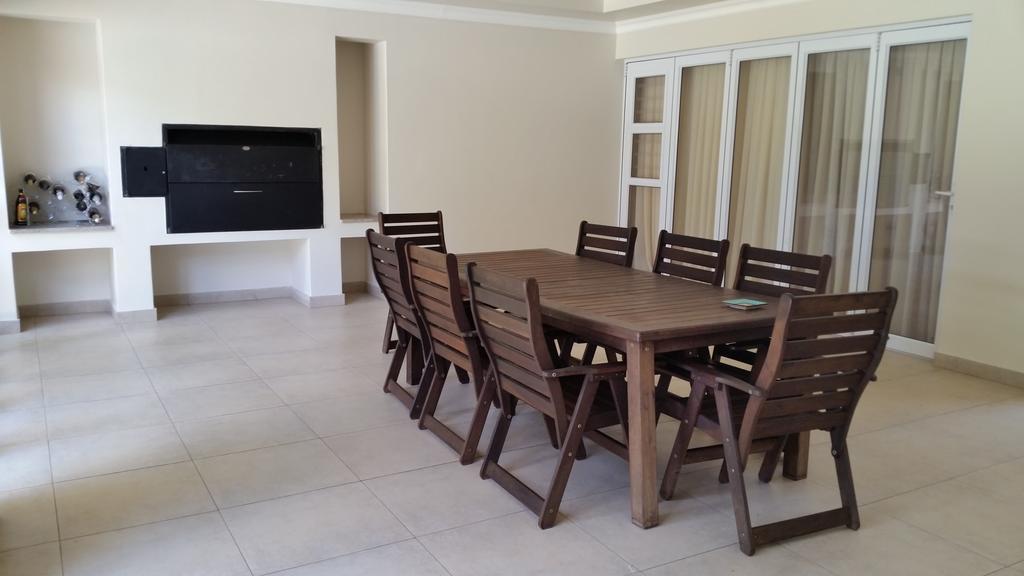 6 On Acacia Bed & Breakfast โจฮันเนสเบิร์ก ภายนอก รูปภาพ