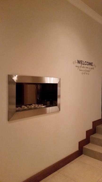 6 On Acacia Bed & Breakfast โจฮันเนสเบิร์ก ภายนอก รูปภาพ
