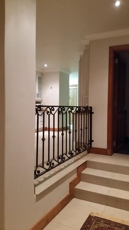 6 On Acacia Bed & Breakfast โจฮันเนสเบิร์ก ภายนอก รูปภาพ