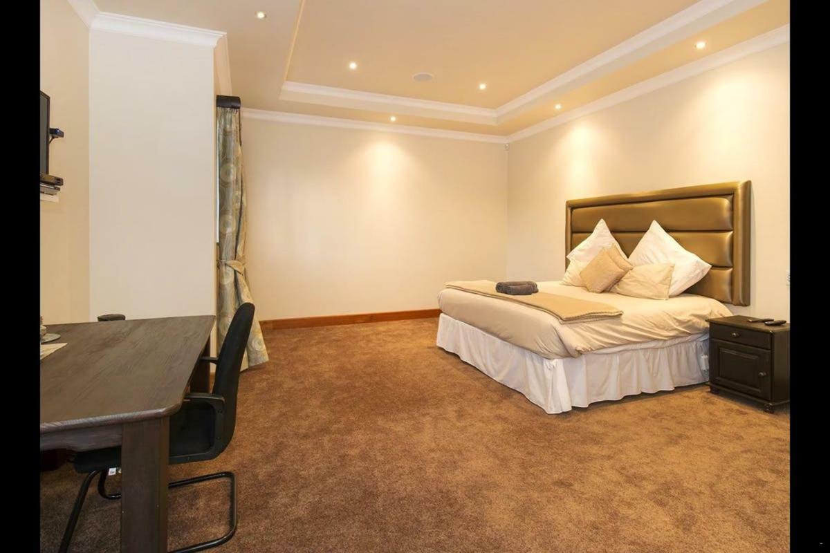 6 On Acacia Bed & Breakfast โจฮันเนสเบิร์ก ภายนอก รูปภาพ