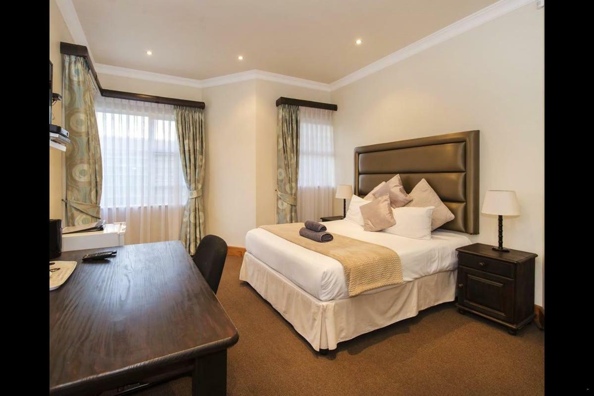 6 On Acacia Bed & Breakfast โจฮันเนสเบิร์ก ภายนอก รูปภาพ